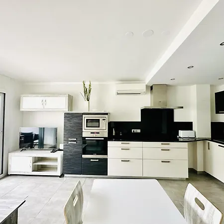 Céntrico A 50m De La Playa, Puerto Y Paseo Marítimo En Roses, ¡totalmente Reformado! - Es-258-88 Apartamento *